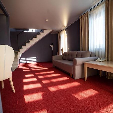 Sribni Leleky Hotel & Spa Lutsʼk Екстериор снимка