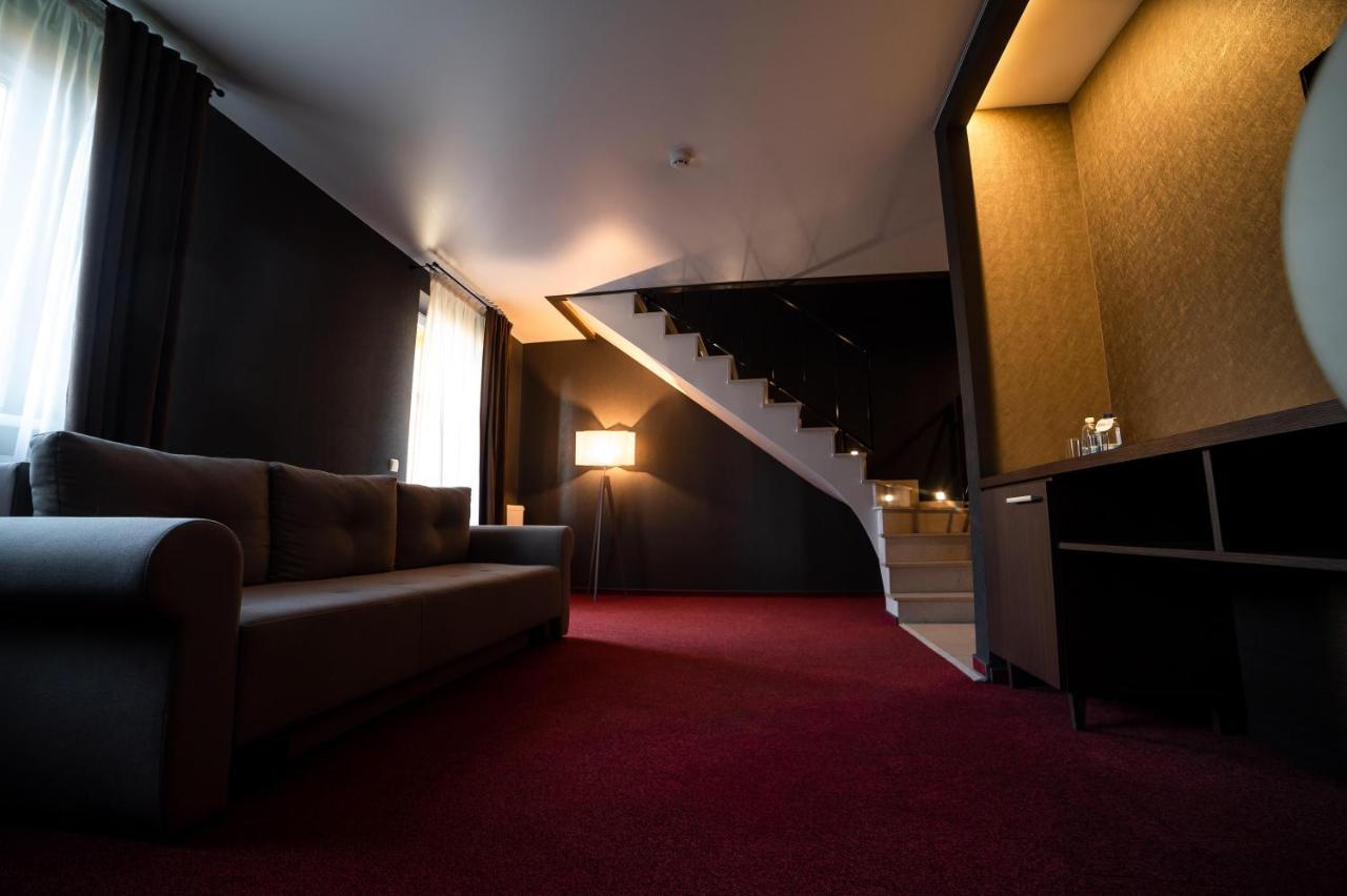 Sribni Leleky Hotel & Spa Lutsʼk Екстериор снимка