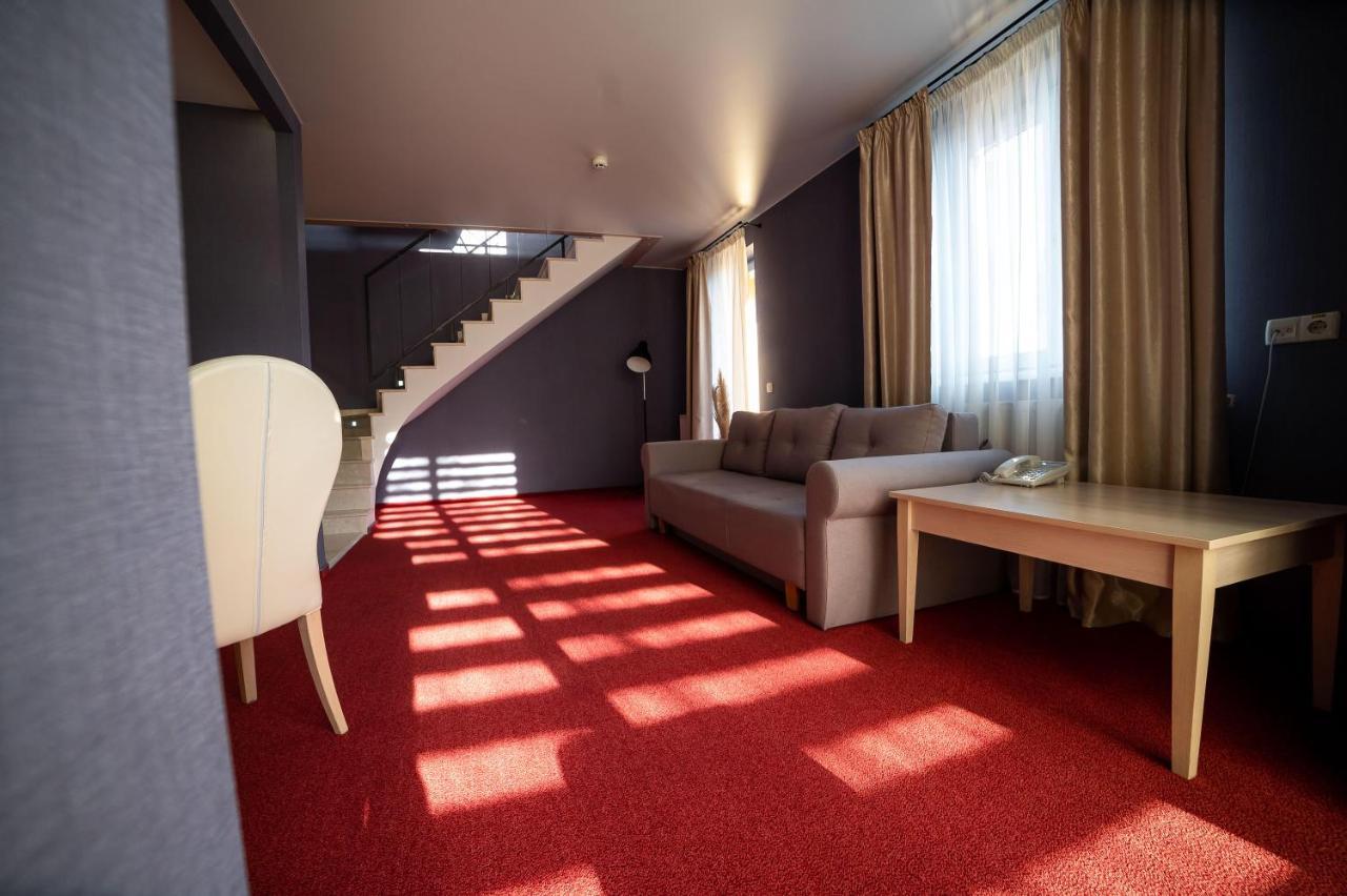 Sribni Leleky Hotel & Spa Lutsʼk Екстериор снимка