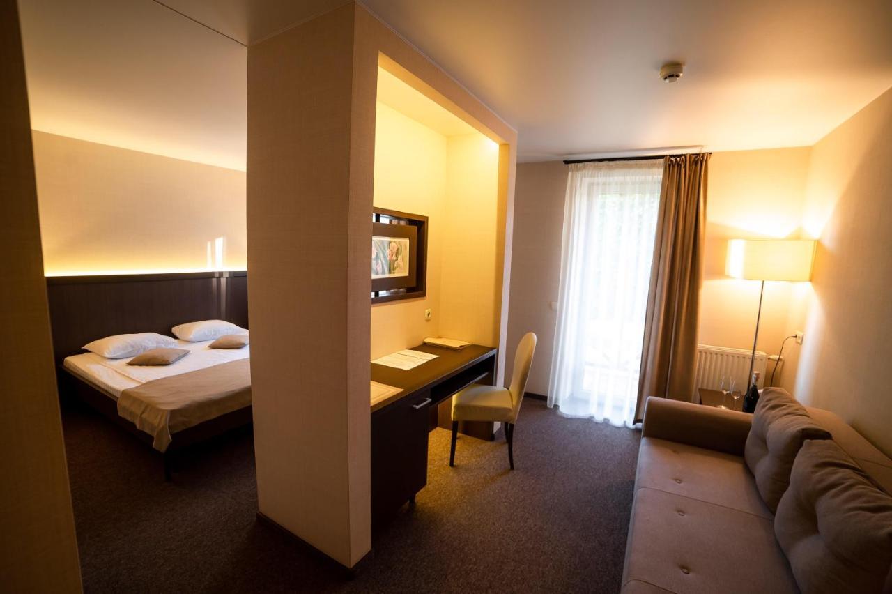 Sribni Leleky Hotel & Spa Lutsʼk Екстериор снимка